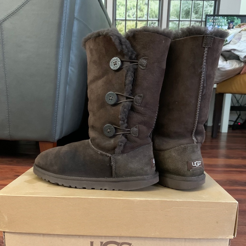 Ugg Big Kid Triple Bailey Button Size 6 - image 3